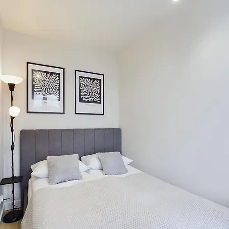 Apartman Modern With Wifi In By Renters