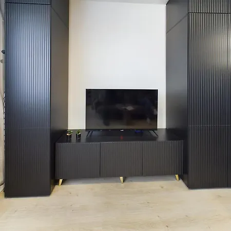 Modern With Wifi In By Renters Appartement